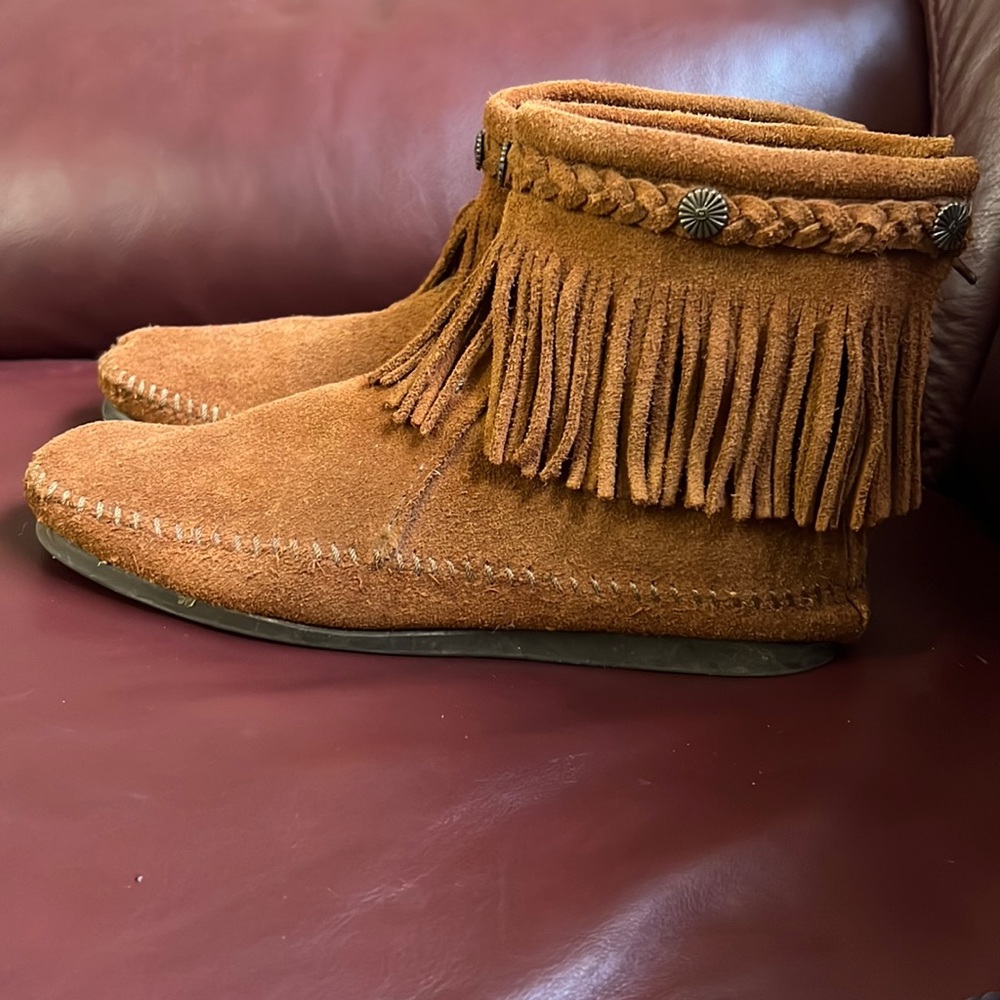 MINNETONKA MOCCASINS SIZE 7.5